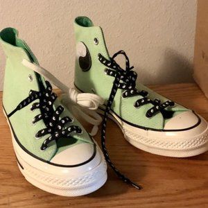NEW Light Lime Green Chuck Taylor Unisex ‘Converse’ Hightop Shoes.  Size Men’s 5